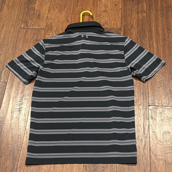 Small Under Armour Men's Polo in Black and Gray Stripes - Picture 7 of 9
